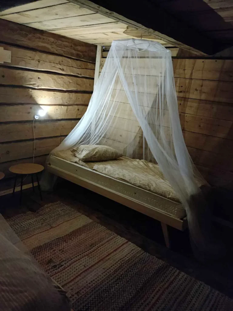 Hämeenniemen B&B aittamajoituksen Jyvälaari sisältä