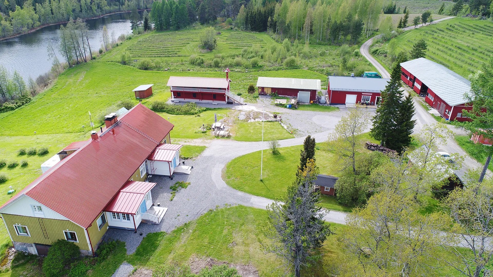 Ilmakuva Hämeenniemen juhlatilan pihapiiristä