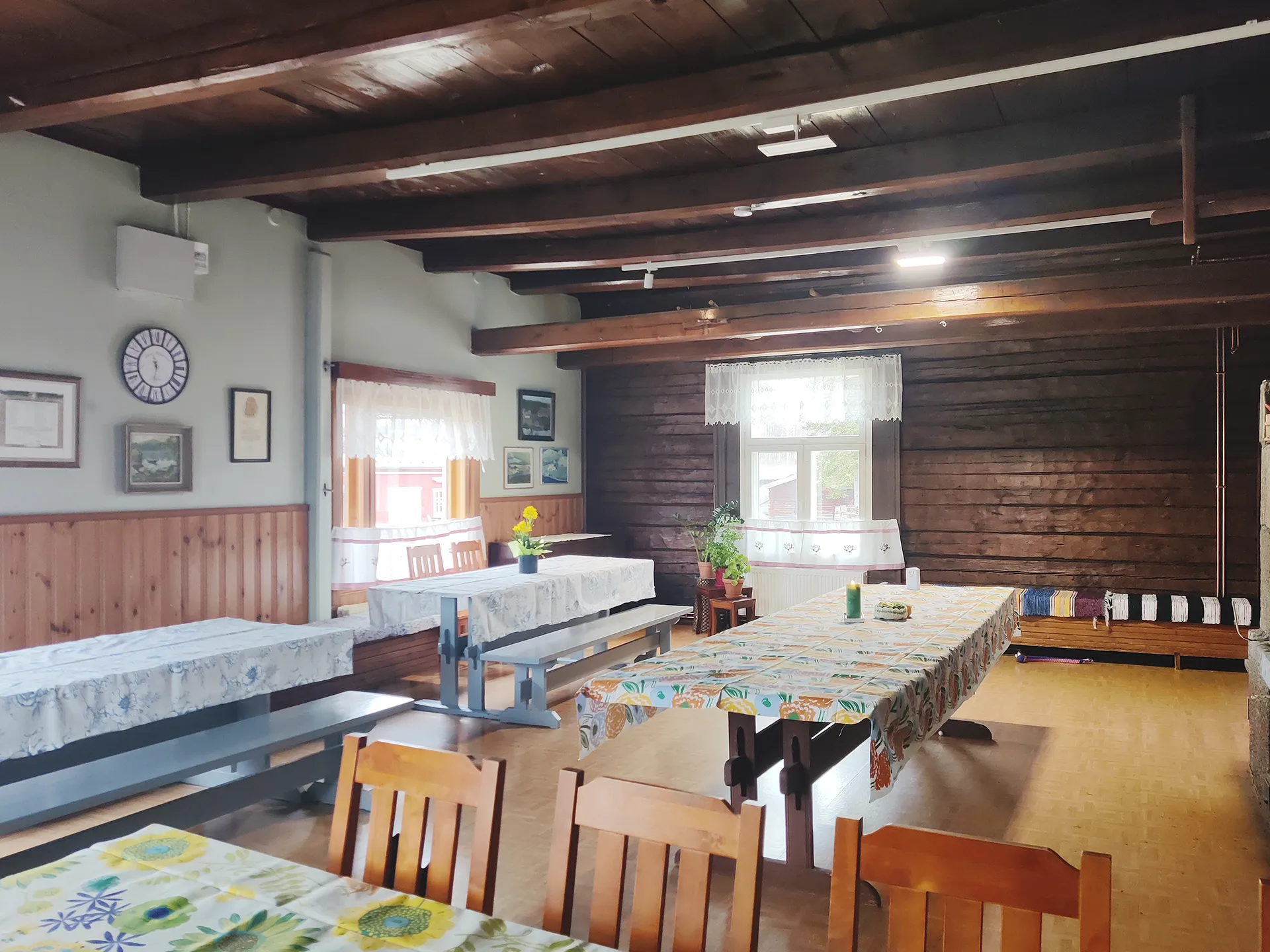Hämeenniemen Huviloiden juhlatila sisältä