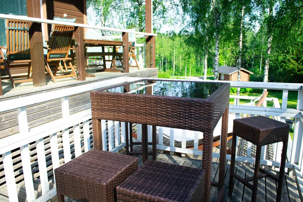 Hämeenniemen huvila Kallen Tupa terassi ja terassikalusteet
