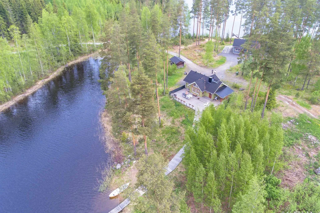 Ilmakuva Hämeenniemen huviloista Karl ja Ferdinand