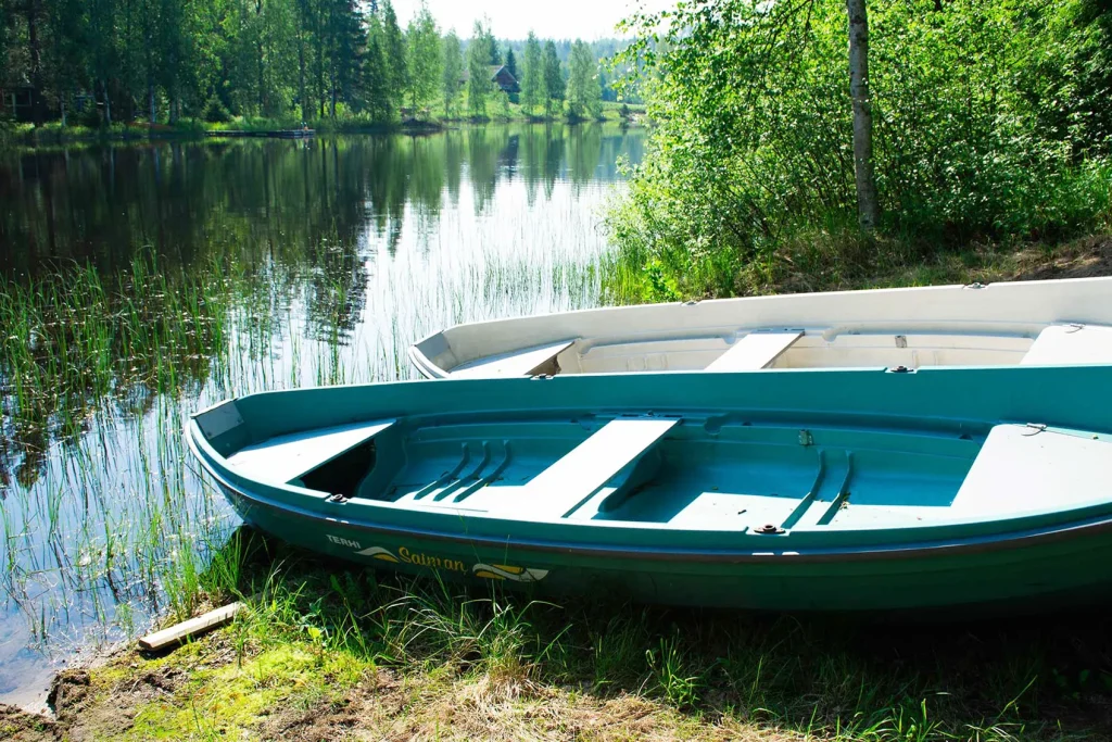 Hämeenniemen Kuorekosken rantasaunan soutuveneet